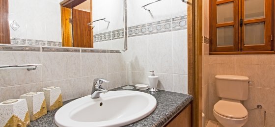 bath1_s.jpg Book a villa holiday in Latchi