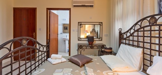 bed2_2_s.jpg Book a villa in Cyprus