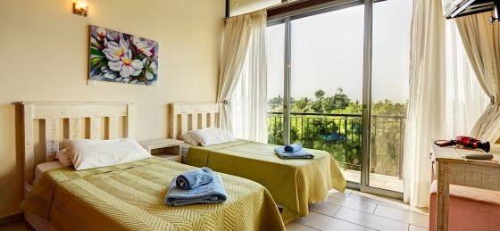 bed2_s.jpg Book a villa holiday in Cyprus