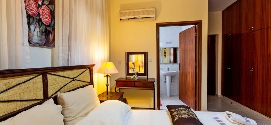 bed3_2_s.jpg Book a villa in Latchi