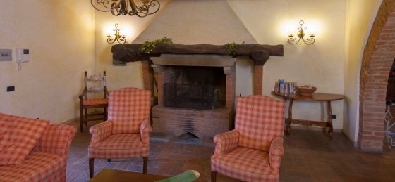 cerretello_fireplace_santostefano1_lo.jpg Book a villa in Italy