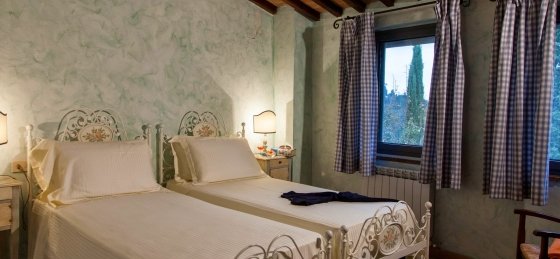 cerretello_twin_bedroom_santostefano1_lo.jpg Book a villa in Italy
