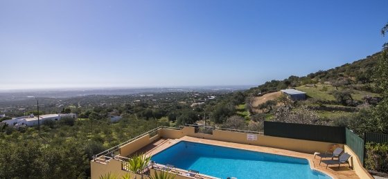 Villa rentals in Almancil