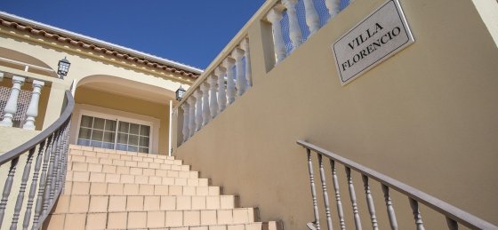 Book a villa in Almancil