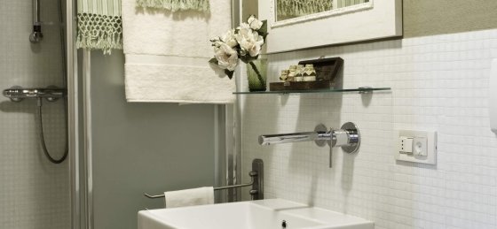 lo_03_ff_bathroom_01_01.jpg Book a villa in Tuscany