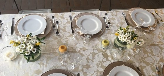 lo_08_dinner_03.jpg Book a villa holiday in Italy