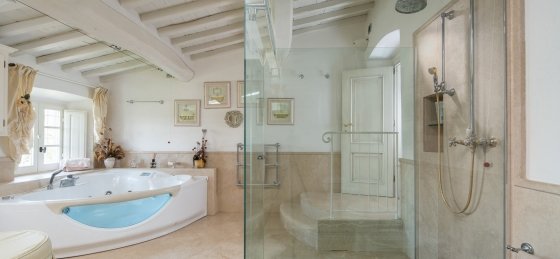 lo_33_bathroom_master_bedroom.jpg Villas in Italy