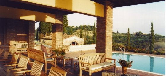 lo_cerretello_loggia_cushioned_furniture_cottage_view.jpg Holiday villas in Tuscany
