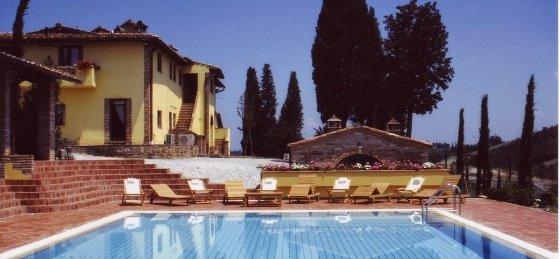 lo_cerretello_pool_and_house_view_granary_cottage_square_on.jpg Holiday home in Italy villa booking