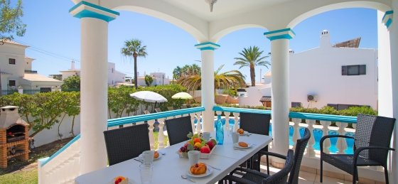 mesa_exterior_1.jpg Book a villa in Algarve