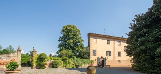 Book a villa in Tuscany