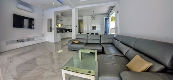 n72_2386_tn.jpg Book a villa in Coral Bay