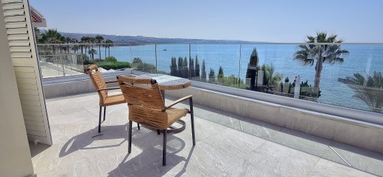 n75_5882_tn.jpg Book a villa in Coral Bay