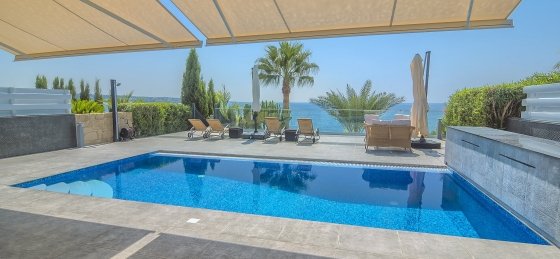 n75_6108_tn.jpg Book a villa in Coral Bay