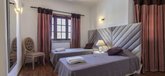 quarto2.jpg Book a villa holiday in Albufeira