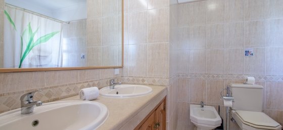 quarto_1c_1.wc_.jpg Book a villa in Portugal