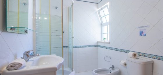 quarto_rc_1_wc.jpg Book a villa in Algarve