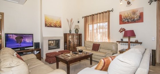 sala1.jpg Book a villa in Portugal