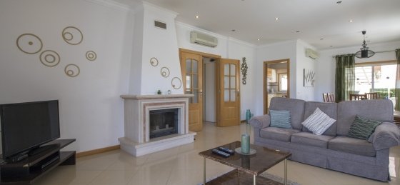 sala3.jpg Book a villa in Algarve