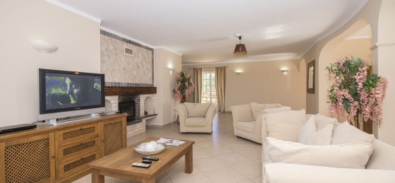 Villa holidays in Almancil