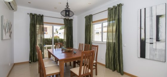 sala4.jpg Book a villa holiday in Portugal