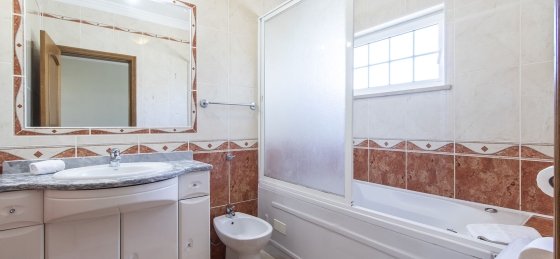 wc2_partilhada_1_andar.jpg Holiday home in Algarve villa booking