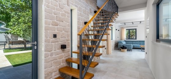 Book a villa holiday in Omis