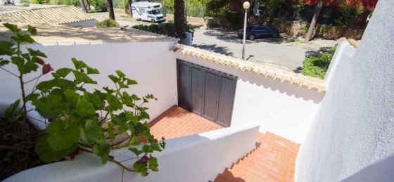 acesso_para_o_terceiro_quarto_-_the_3rd_bedroom_is_a_self_contained_unit_on_the_1st_floor.jpg Book a villa in Portugal