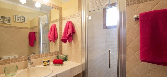 assumpcio_-_bathroom_3-1_2400x1600.jpg Villa holidays in Balearic Islands