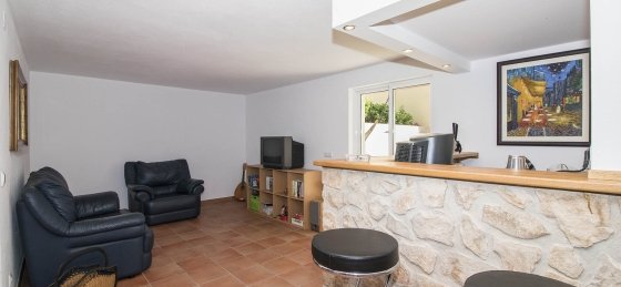 cave1.jpg Book a villa holiday in Almancil