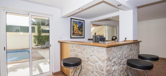 cave2.jpg Villa holidays in Almancil