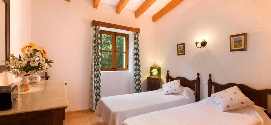 pedro_monjo_-_bedroom_1-1_2400x1600.jpg Book a villa in Spain