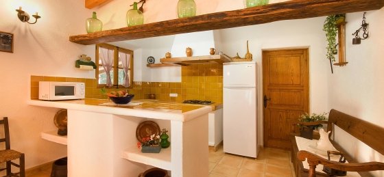 pedro_monjo_-_kitchen_2_2400x1600.jpg Book a villa holiday in Pollensa