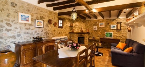 piedra_-_saloon_1_2400x1600.jpg Villas in Spain