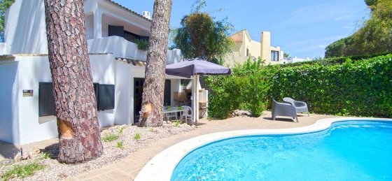 piscina_de_boas_dimensoes_-_the_pool_is_about_9_x_4_meters_kidney_shaped.jpg Villas in Vilamoura