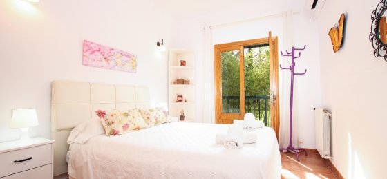 punta_colet_-_bedroom_1-1_2400x1600.jpg Book a villa holiday in Pollensa