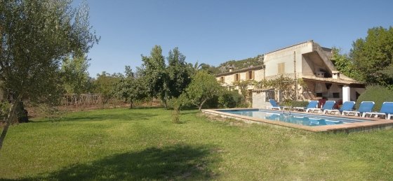 punxa_-_swimming_pool_14_2400x1600.jpg Villa holidays in Mallorca