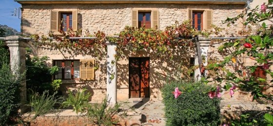 punxa_-_xterior_3_2400x1600.jpg Book a villa holiday in Mallorca