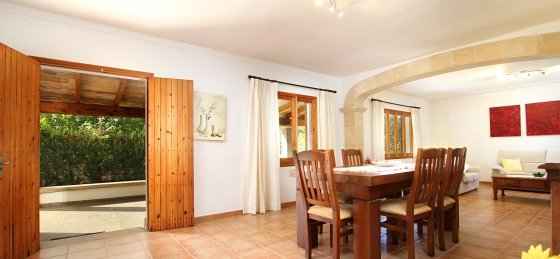 rei_vila_-_dining_room_1_2400x1600.jpg Holiday home in Mallorca villa booking