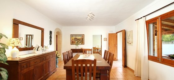 rei_vila_-_dining_room_2_2400x1600.jpg Villa in Spain to rent