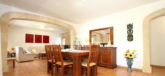 rei_vila_-_dining_room_3_2400x1600.jpg Villas in Pollensa