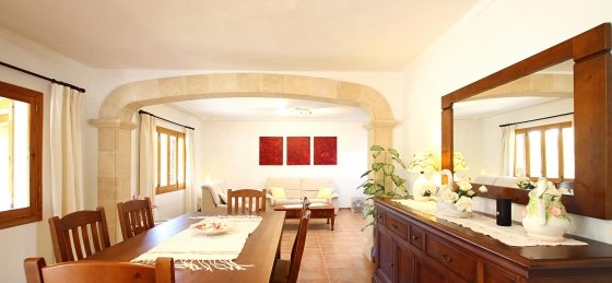 rei_vila_-_dining_room_4_2400x1600.jpg Book a villa holiday in Spain