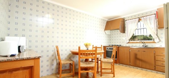 rei_vila_-_kitchen_1_2400x1600.jpg Book a villa in Pollensa