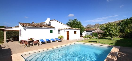 rei_vila_-_swimming_pool_01_2400x1600.jpg Villa in Spain to rent