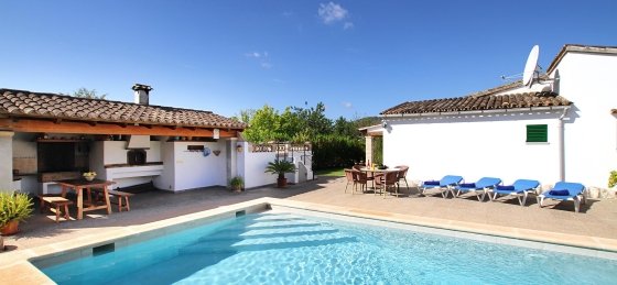 rei_vila_-_swimming_pool_03_2400x1600.jpg Villa rentals in Balearic Islands