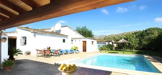 rei_vila_-_terrace_01_2400x1600.jpg Villas in Mallorca