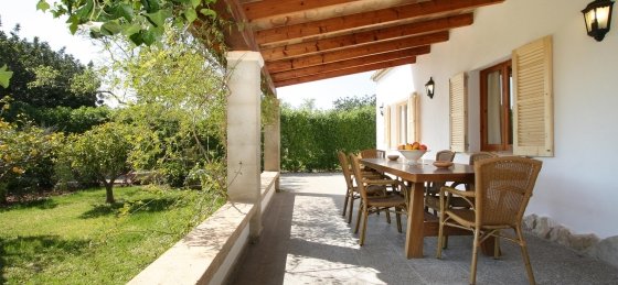 rei_vila_-_terrace_04_2400x1600.jpg Villa holidays in Mallorca