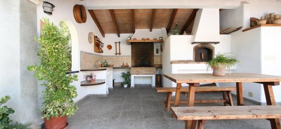 rei_vila_-_xterior_bbq_01_2400x1600.jpg Book a villa in Spain