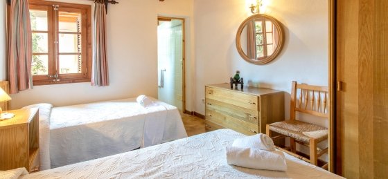 rosa_-_bedroom_3-2_2400x160018.jpg Book a villa in Mallorca