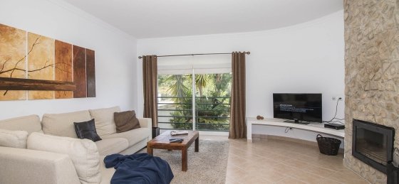 sala3.jpg Book a villa holiday in Almancil